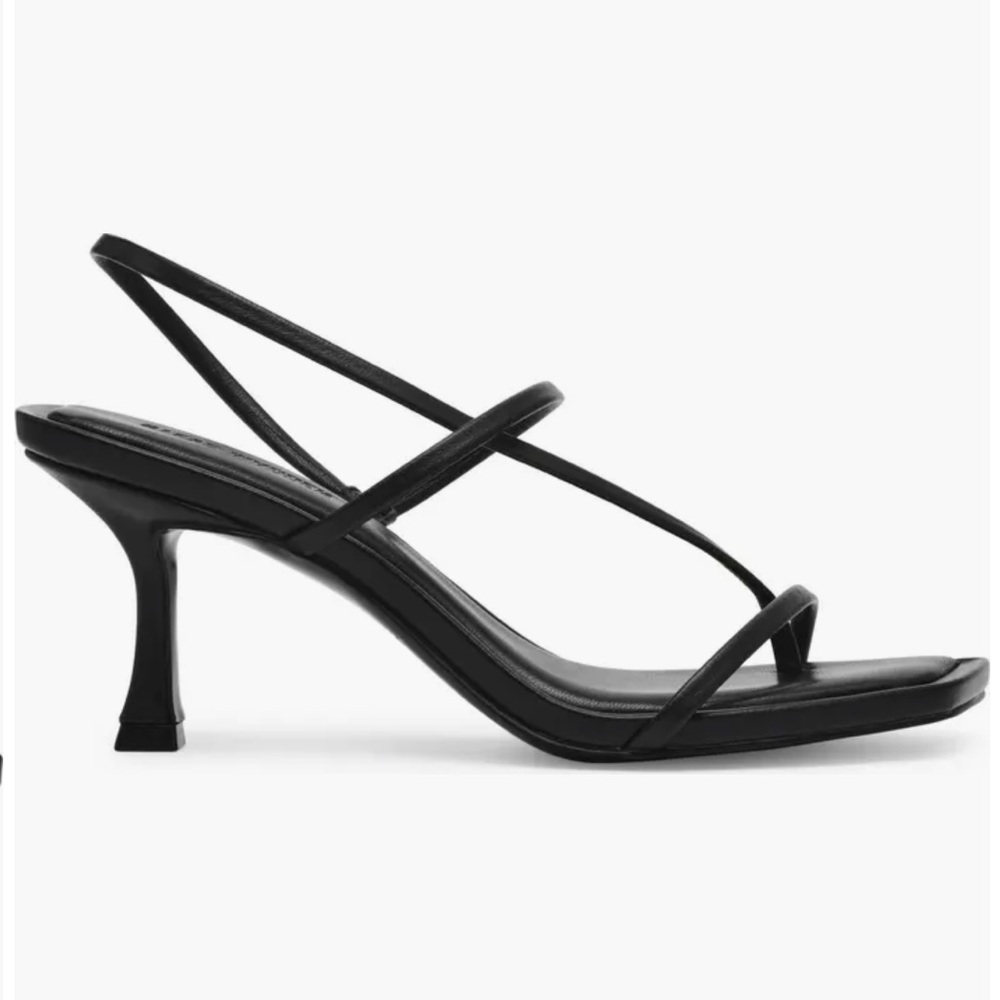 Steve Madden Lock Sandal in size 8